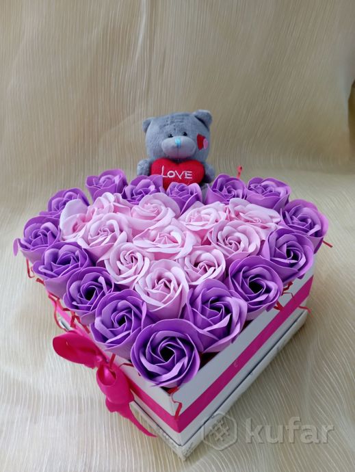 фото 25 мыльных роз в коробке с мягкой игрушкой-брелком 1