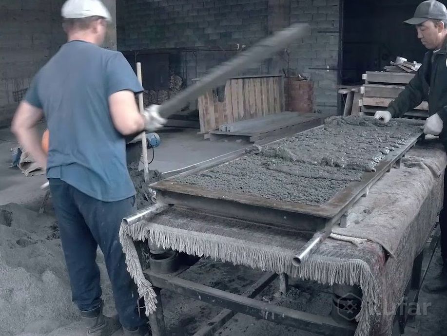 фото рабочий на производство бетонных заборов 0
