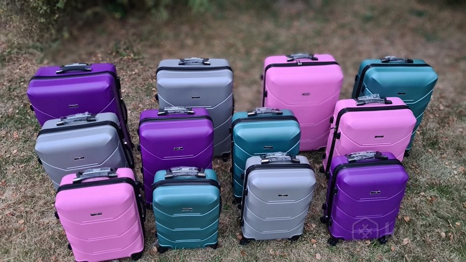 фото чемоданы пластиковые 4 колеса 9