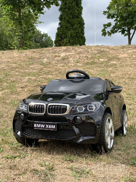 фото детский электромобиль bmw x6m 2021 полный привод  0