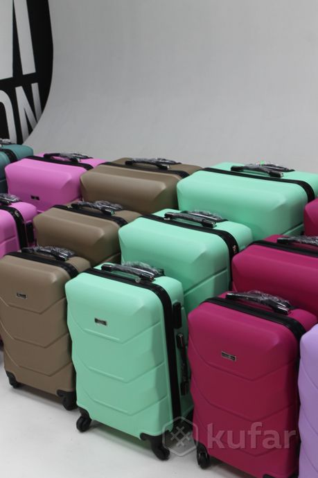 фото чемоданы из высокопрочного пластика 6