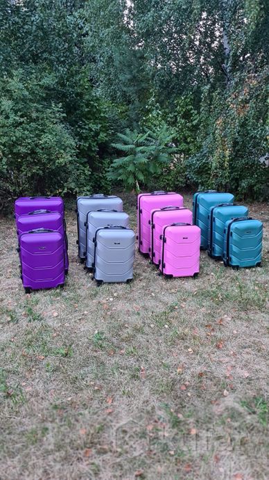 фото чемоданы пластиковые 4 колеса 1