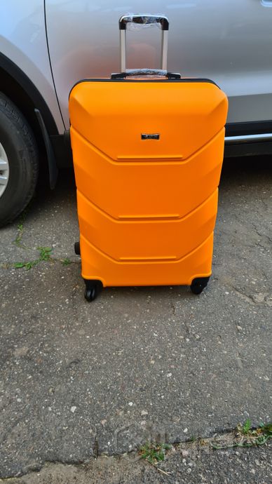 фото чемодан пластиковый оранж 4 колеса 13