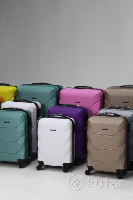 фото чемоданы из высокопрочного пластика 14