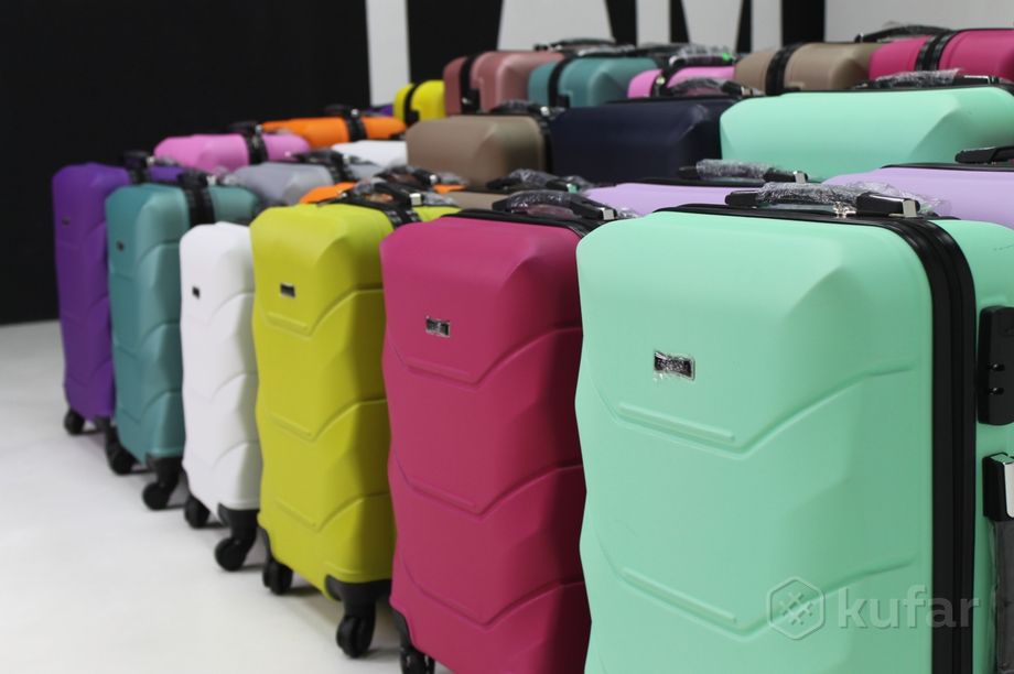 фото чемоданы из высокопрочного пластика 0