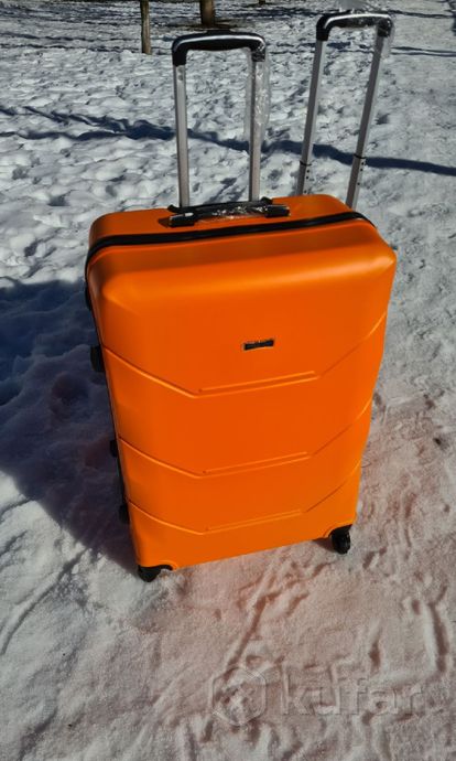 фото чемодан пластиковый оранж 4 колеса 14