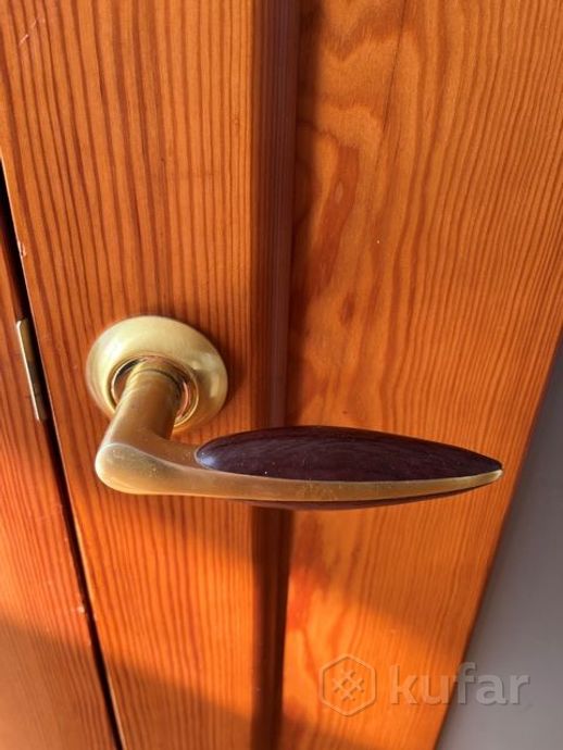фото межкомнатные деревянные двери с ручкой 2
