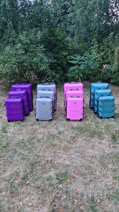 фото чемоданы пластиковые 4 колеса 0