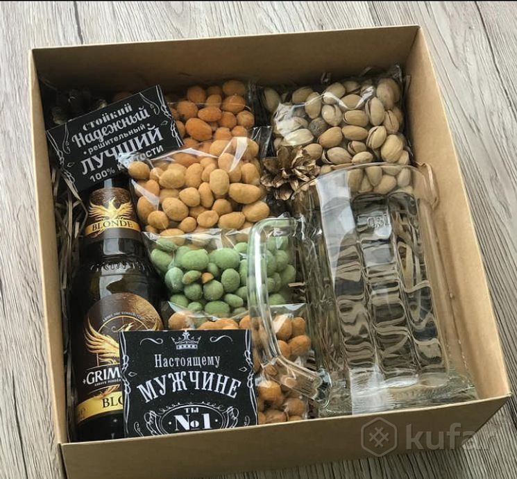 фото подарочная коробка из сухофруктов и орехов.  1