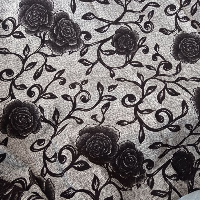 фото кусок ткани (черные цветы) 0