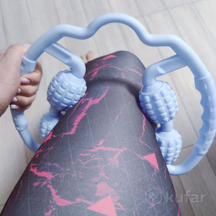 фото роликовый ручной массажер универсальный (шея, тело, ноги, руки), 4 ролика zepma massage розовый 3