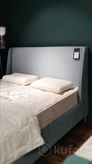фото кровать с мягким изголовьем в ткани. кровати от производителя в наличии и под заказ 0