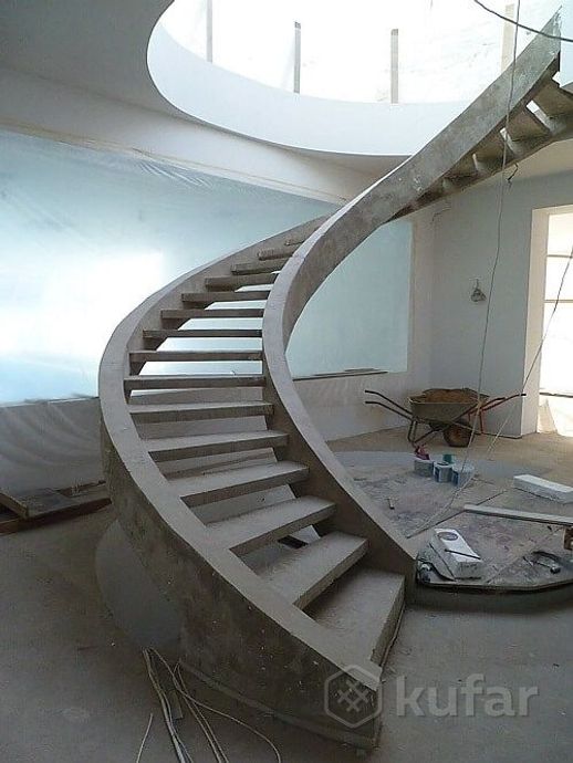 фото бетонная  монолитная лестница 0