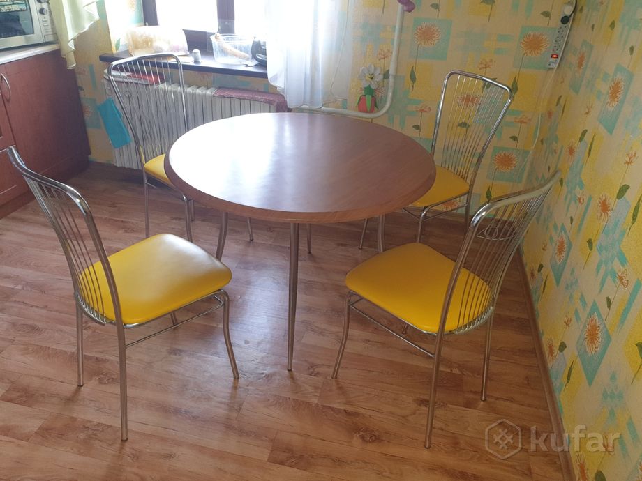 фото стол круглый и 4 металлических стула 0