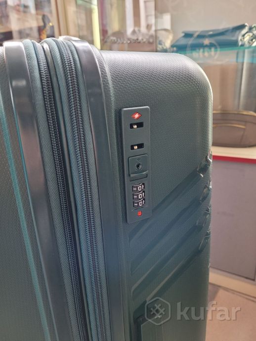 фото дорожный ударопрочный чемодан популярной фирмы imp 2