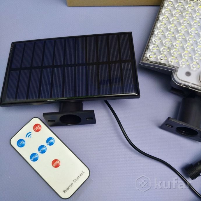 фото светильник - прожектор на солнечной батарее с датчиком движения и пультом управления led solar senso 4