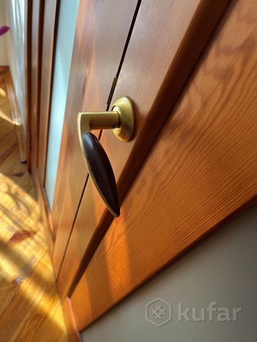 фото межкомнатные деревянные двери с ручкой 4