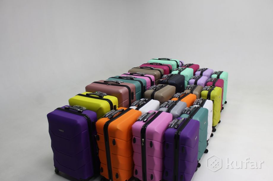 фото чемоданы из высокопрочного пластика 11