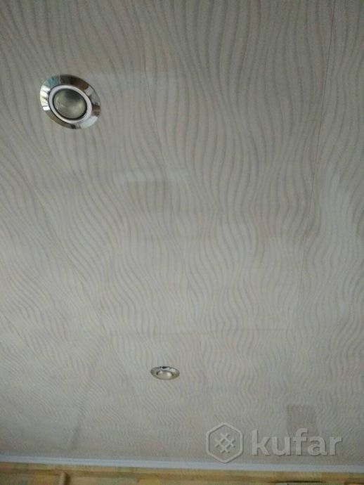 фото потолок пвх панелями 1