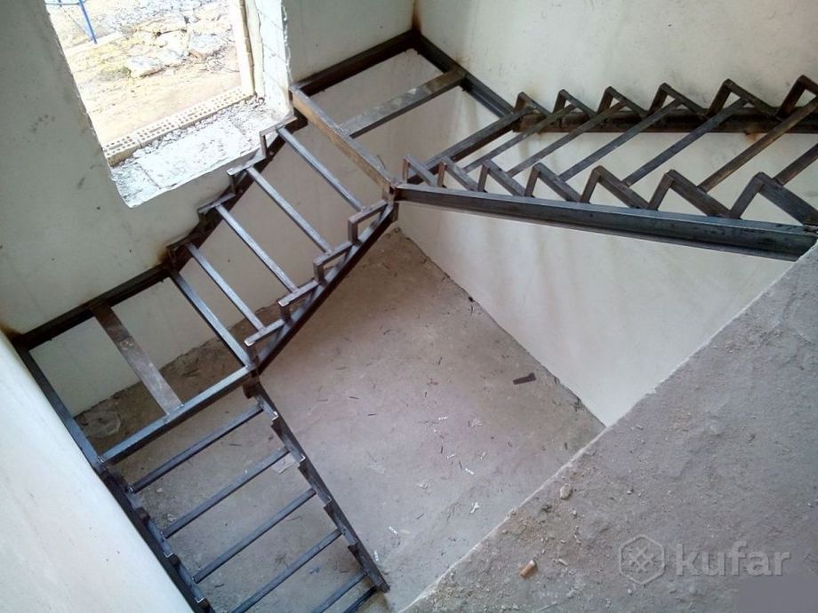 фото лестница на ломаном косоуре 1