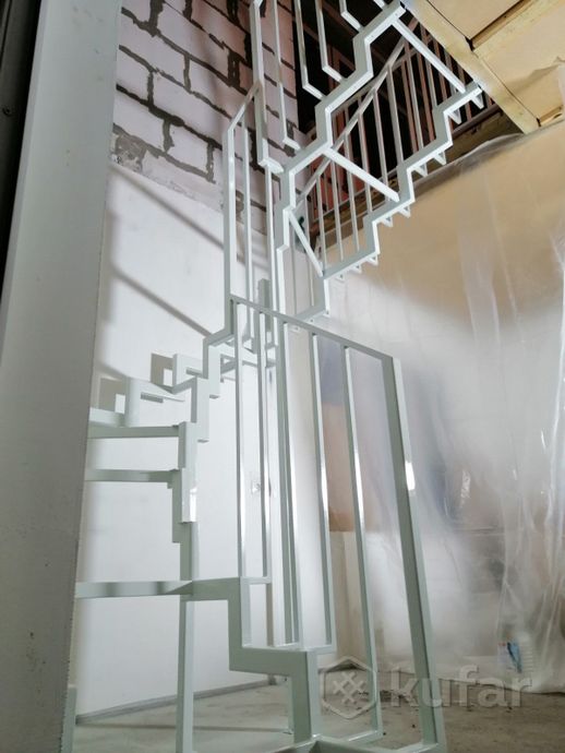 фото металлическая лестница в дом 3