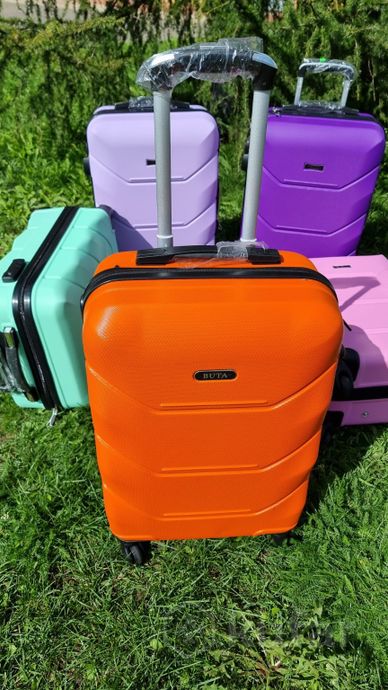 фото чемодан пластиковый оранж 4 колеса 0