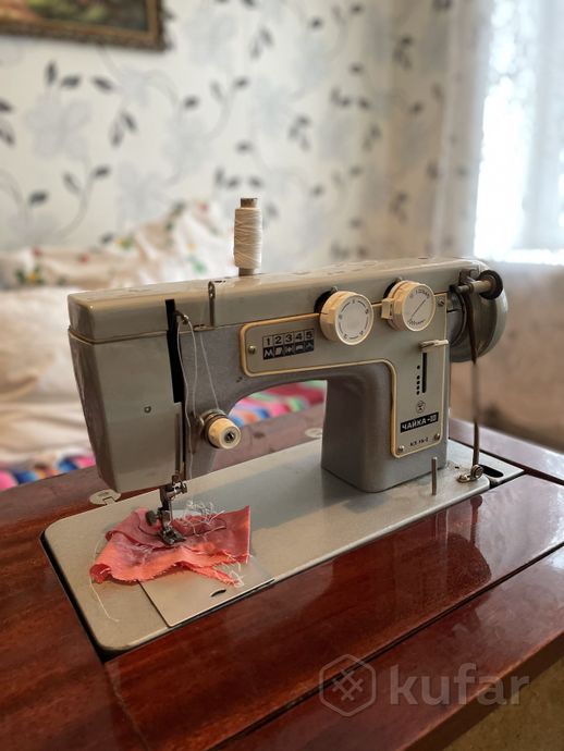 фото швейная машинка чайка 2