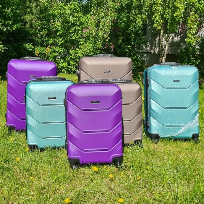 фото чемоданы  из высокопрочного усиленного abs пластик 0