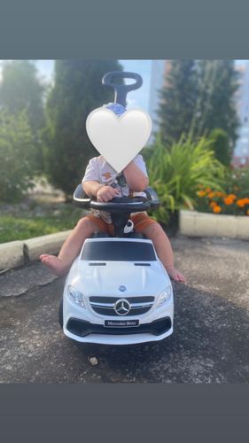 Детская машина каталка с ручкой Mercedes-Benz AMG