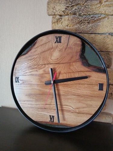 Часы из дерева в стиле лофт 