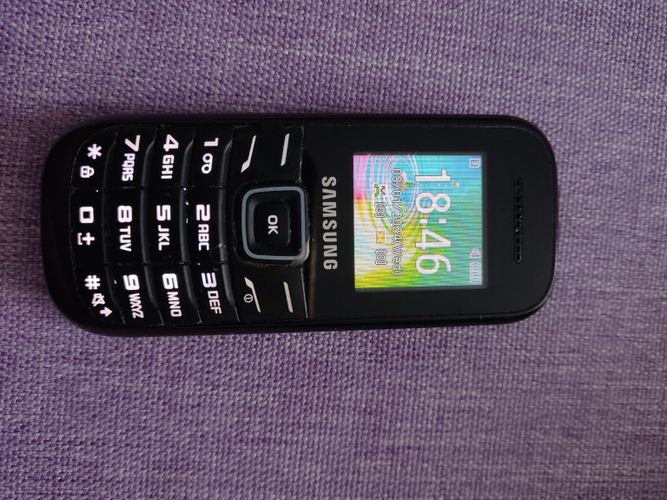 Телефон кнопочный Samsung 