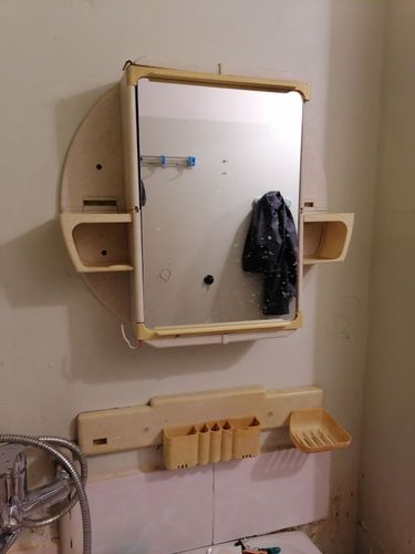 Зеркало полка в ванную 