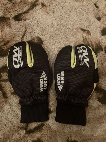 Спортивные перчатки 