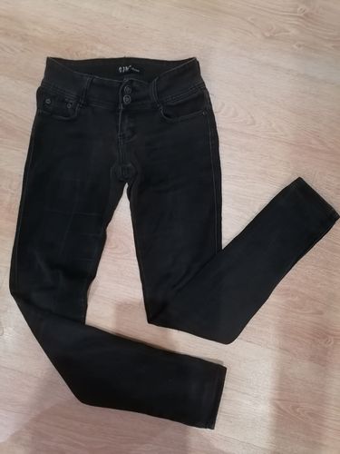 Черные джинсы 