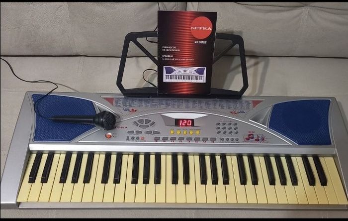 54- клавишный электронный синтезатор с микрофоном