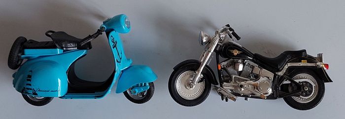 Модель мотоцикл Харлей Дэвидсон, скутер Веспа.