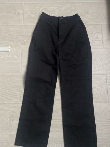 Черные джинсы 