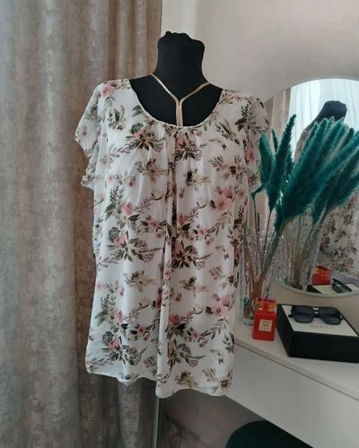 Весенняя блузка 54 размер 