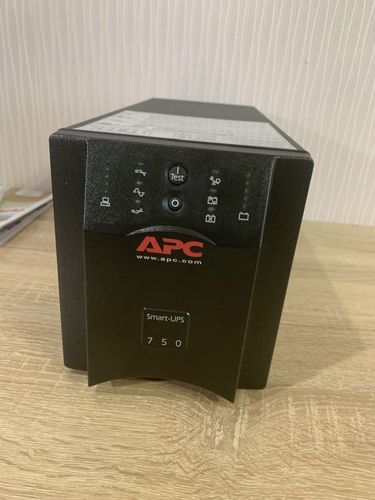 ИБП APC Smart-UPS 750VA USB & Serial