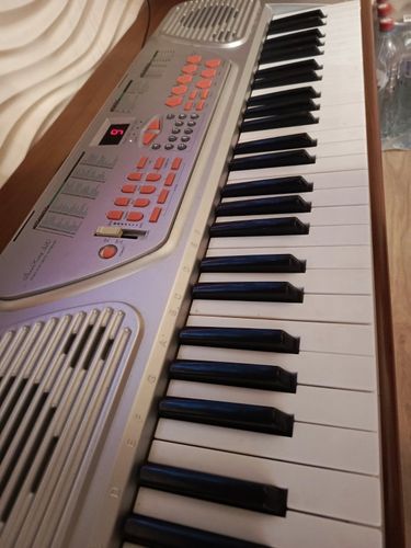 Электронное пианино -синтезатор