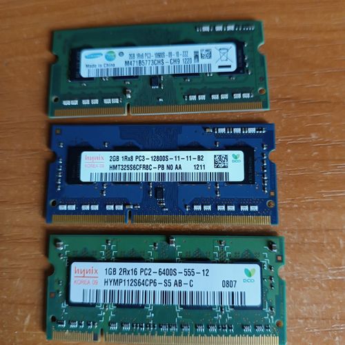 Оперативная память для ноутбука DDR3 и DDR2.