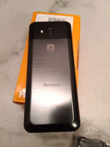 Мобильный телефон Philips Xenium E590 (черный