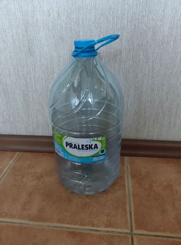 Бутылки пластиковые 5,55л от питьевой воды 