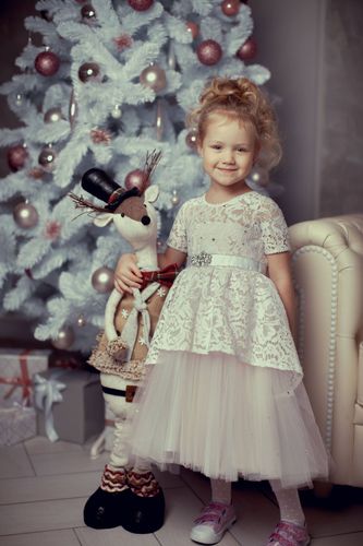 Нарядное платье на девочку 5-6 лет