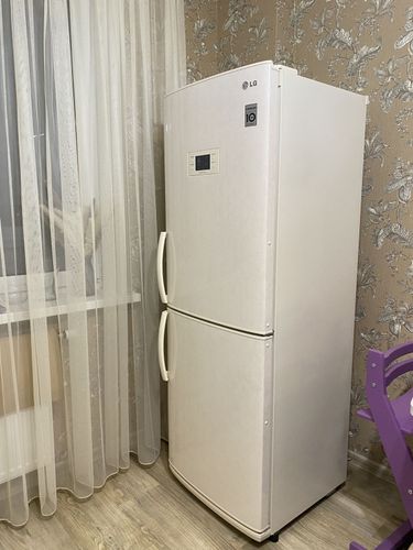 Холодильник LG (total no frost)