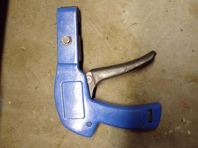 Инструмент для затяжки и обрезки хомутов(стяжек) 