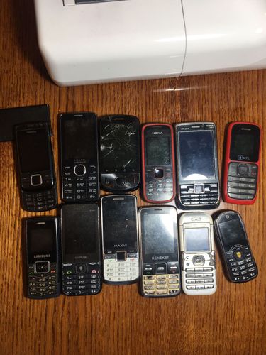 Мобильные телефоны 13 штук