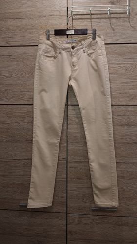 Кремовые джинсы с низкой посадкой
