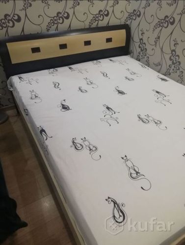Кровать двуспальная с матрасом 