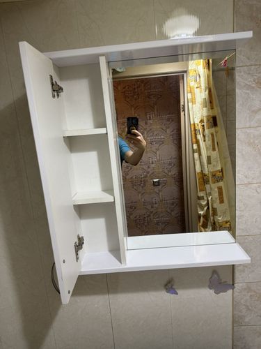 Зеркало для ванной с закрытым шкафчиком